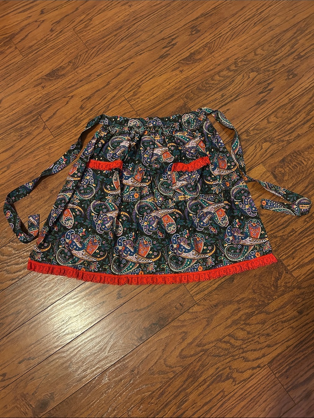 Vgt homemade apron in paisley print trimmed with red lace.